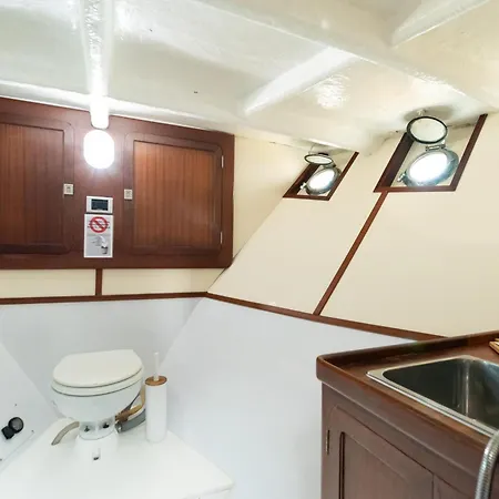 Impresionante Patrullera Recien Reformada Ботель Виго