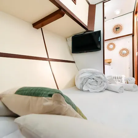 Ботель Impresionante Patrullera Recien Reformada Виго