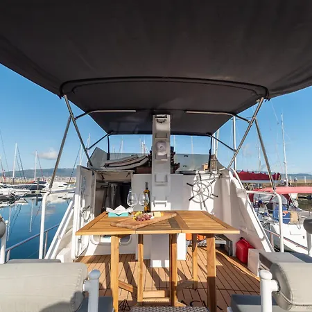 Impresionante Patrullera Recien Reformada Ботель